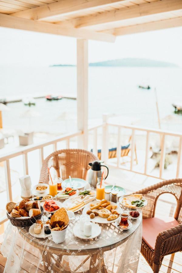Bueyuekada Loc'Ada Hotel Adalar Bagian luar foto